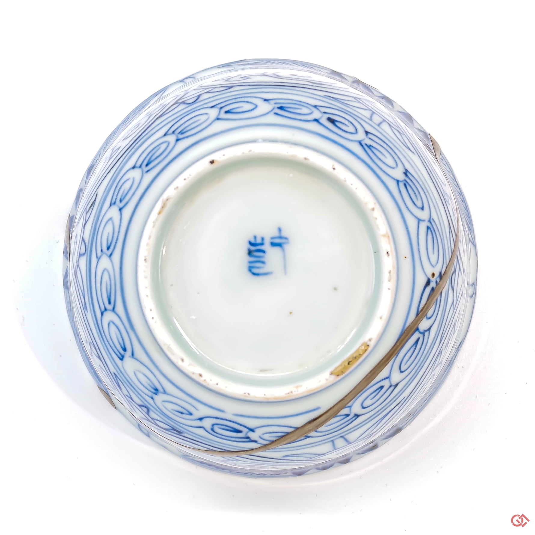 A photo of the bottom of an authentic Kintsugi pottery piece, showing its overall design and features.