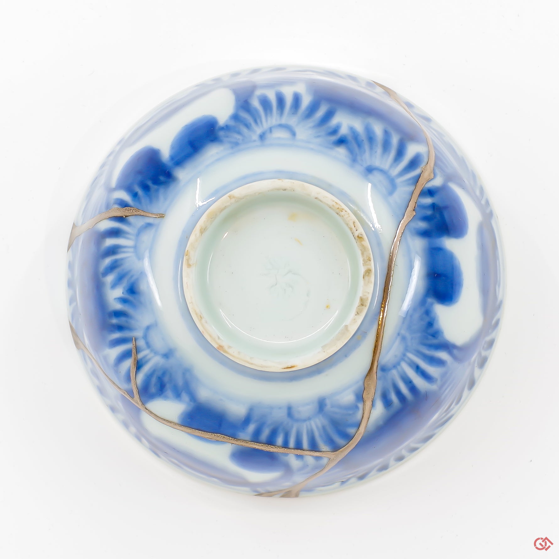 A photo of the bottom of an authentic Kintsugi pottery piece, showing its overall design and features.