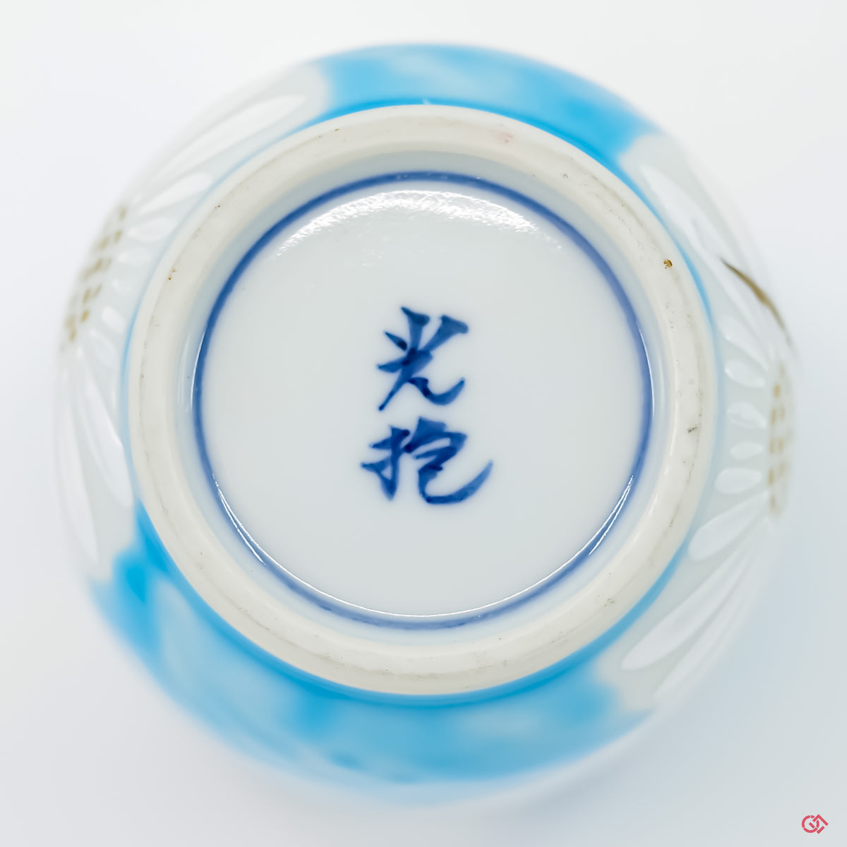 Explore the craftsmanship of Kintsugi: Bottom view of hand-repaired ceramic piece.
