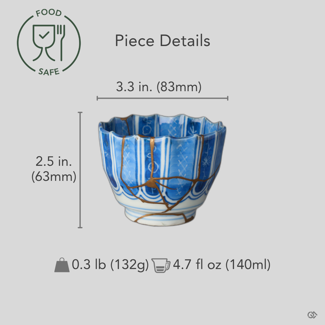 Size reference for a kintsugi sake cup in blue-and-white Ko-Imari porcelain restored with natural urushi and 24K gold: 83 mm wide, 63 mm tall, 132 g, 140 ml.