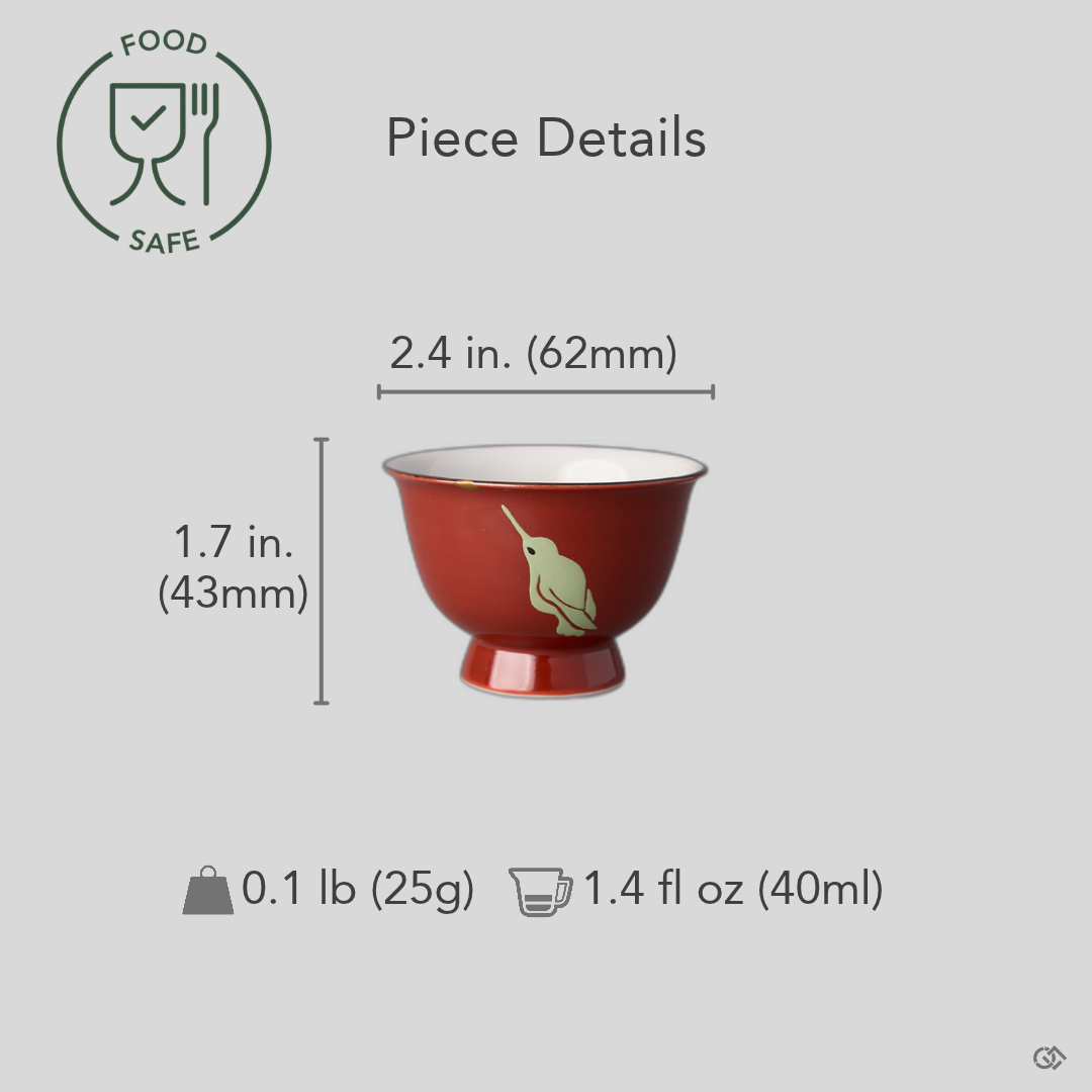 Size reference for a kintsugi sake cup in red Kyoto ware porcelain restored with natural urushi and 24K gold: 62 mm wide, 43 mm tall, 25 g, 40 ml.