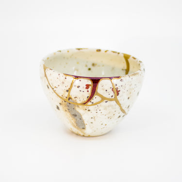 Authentic kintsugi Shigaraki ware cafe cup Crystal Red with warm red speckled glaze and 24K gold repair — beautiful Shigaraki ware tea cup with fast delivery, praised by a returning customer from Basel Switzerland.