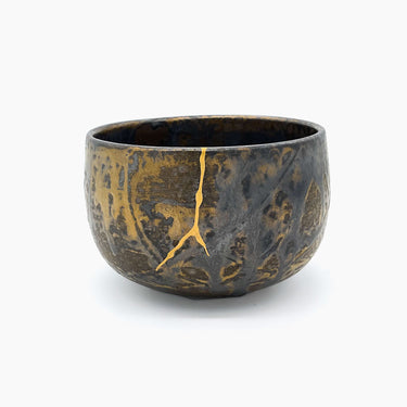 Authentic kintsugi tea bowl Yo-hen with luminous glaze transformation and 24K gold repair — an authentic and meaningful gift, praised by a verified buyer from Kentucky.