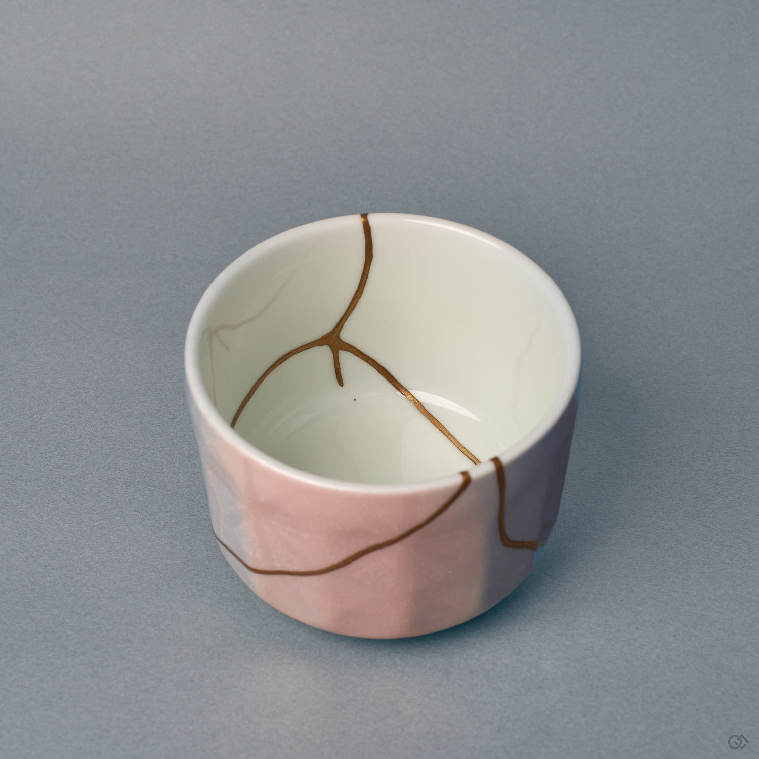 Close within the bowl, roiro-finished gold catches light along a kintsugi seam, hinting at the patina of time in urushi.