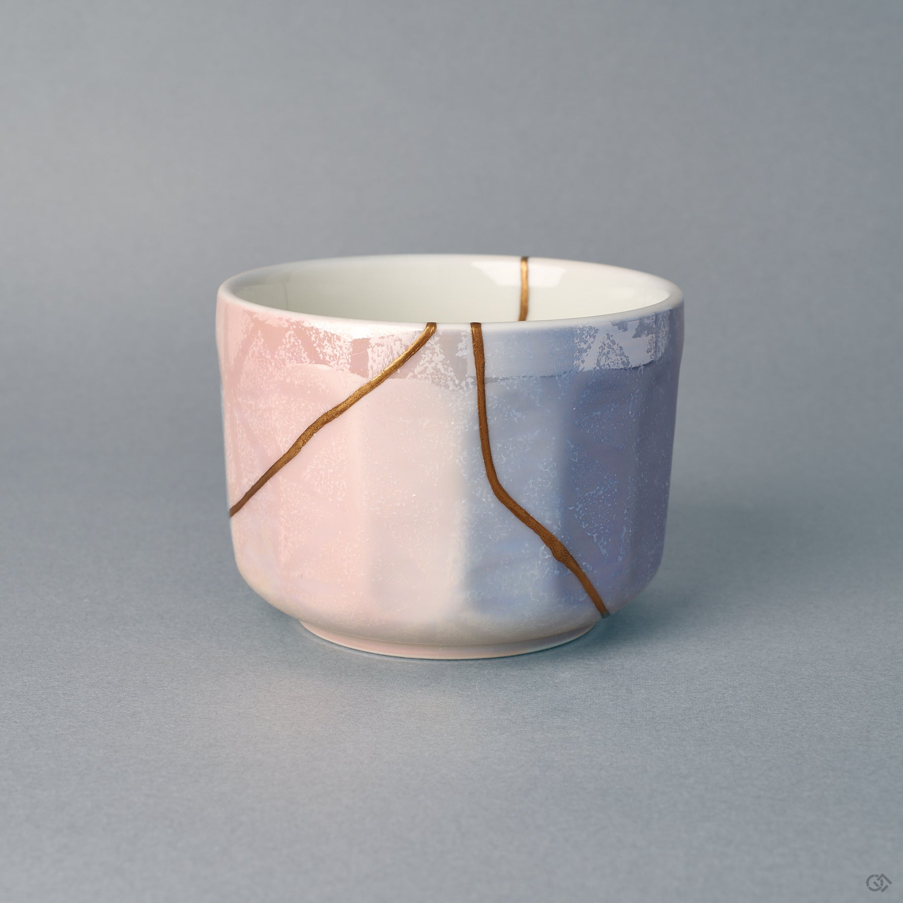 A second profile shows the forked gold seam branching low on the body, kintsugi making this Arita bowl's history visible.