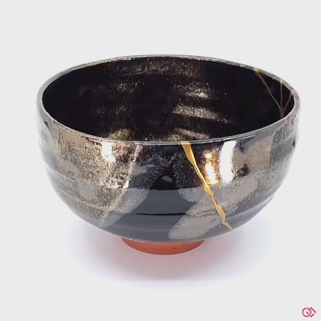 360-degree view of Authentic Kintsugi potery