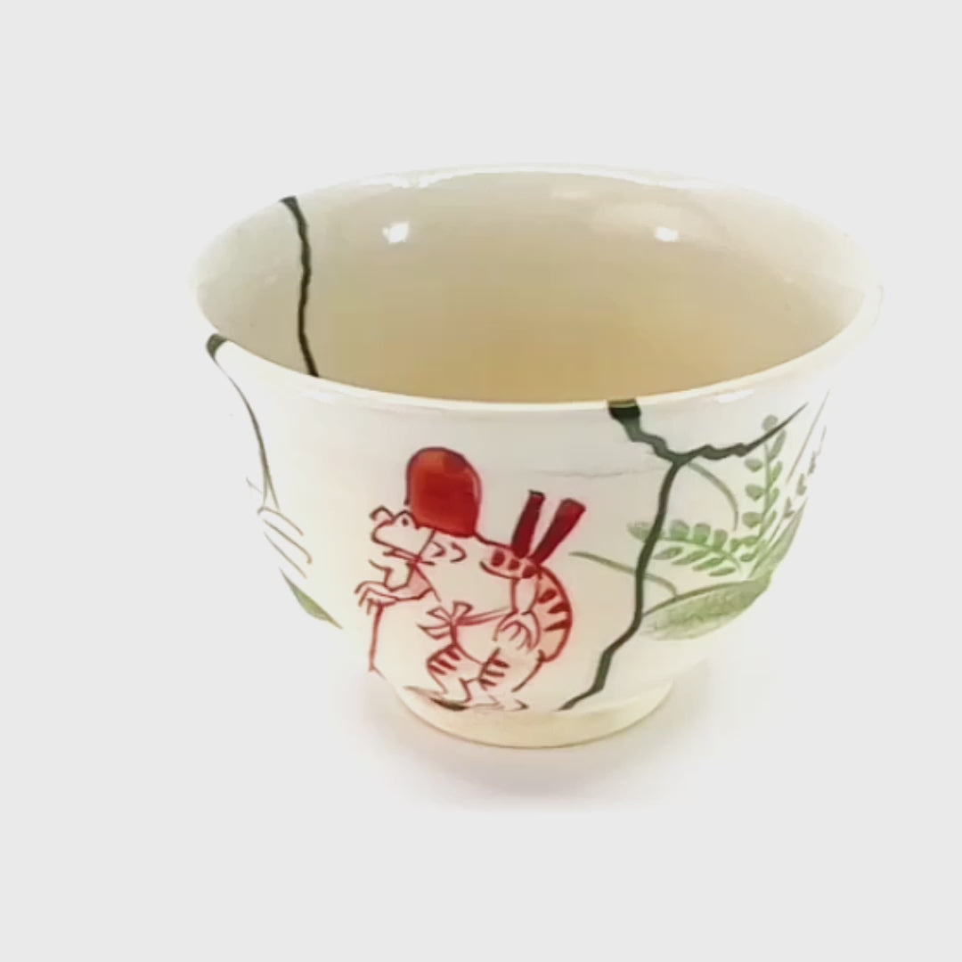Embrace the beauty of brokenness: This rotating video of an authentic  Kintsugi pottery invites you to discover the captivating elegance of flaws transformed into art.