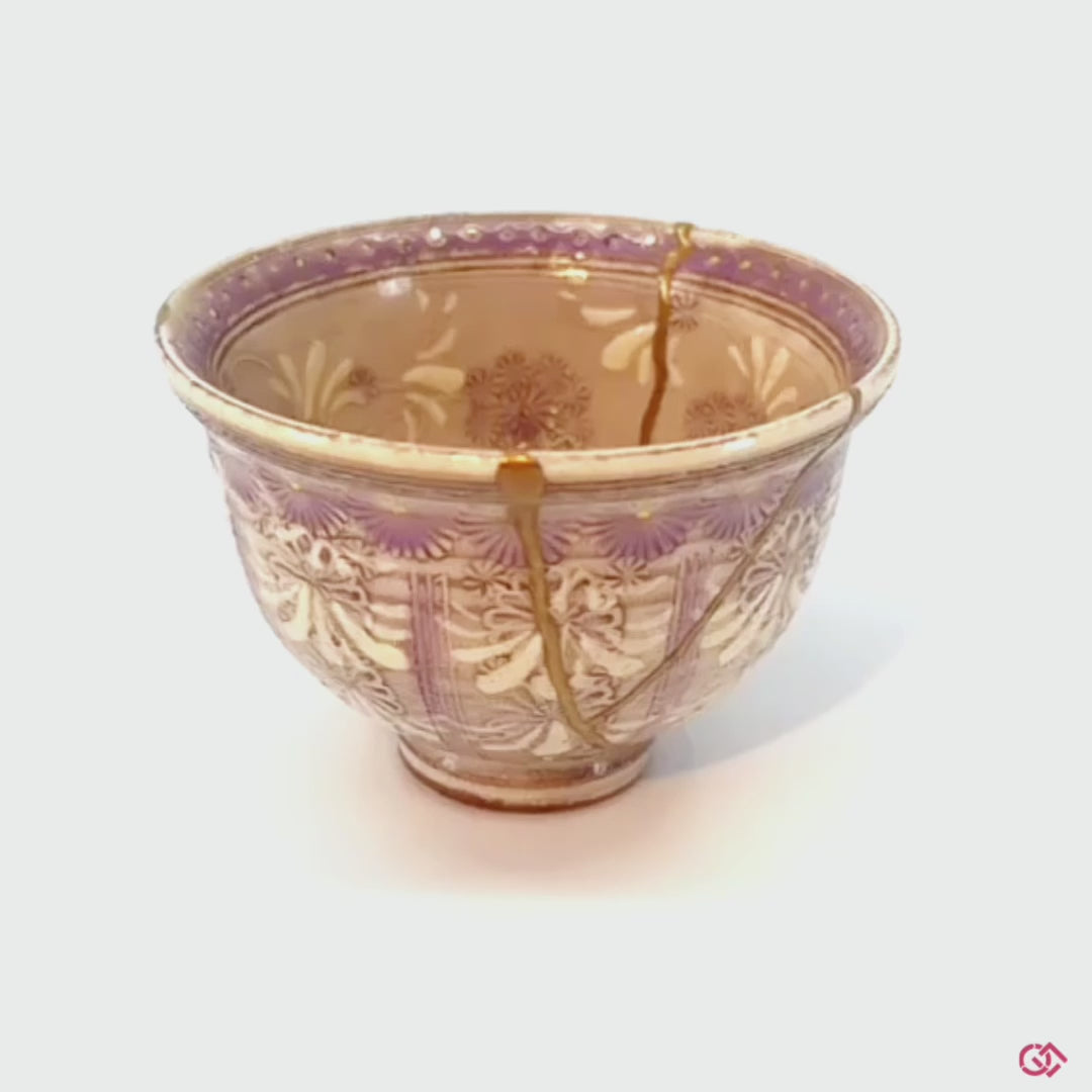 Rotating video of an authentic Kintsugi pottery piece, allowing viewers to see the piece from all angles