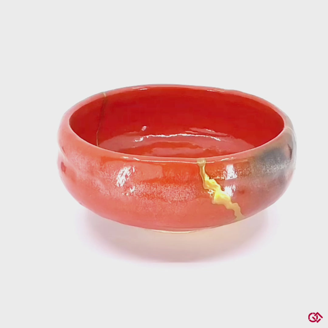 360-degree view of Authentic Kintsugi pottery