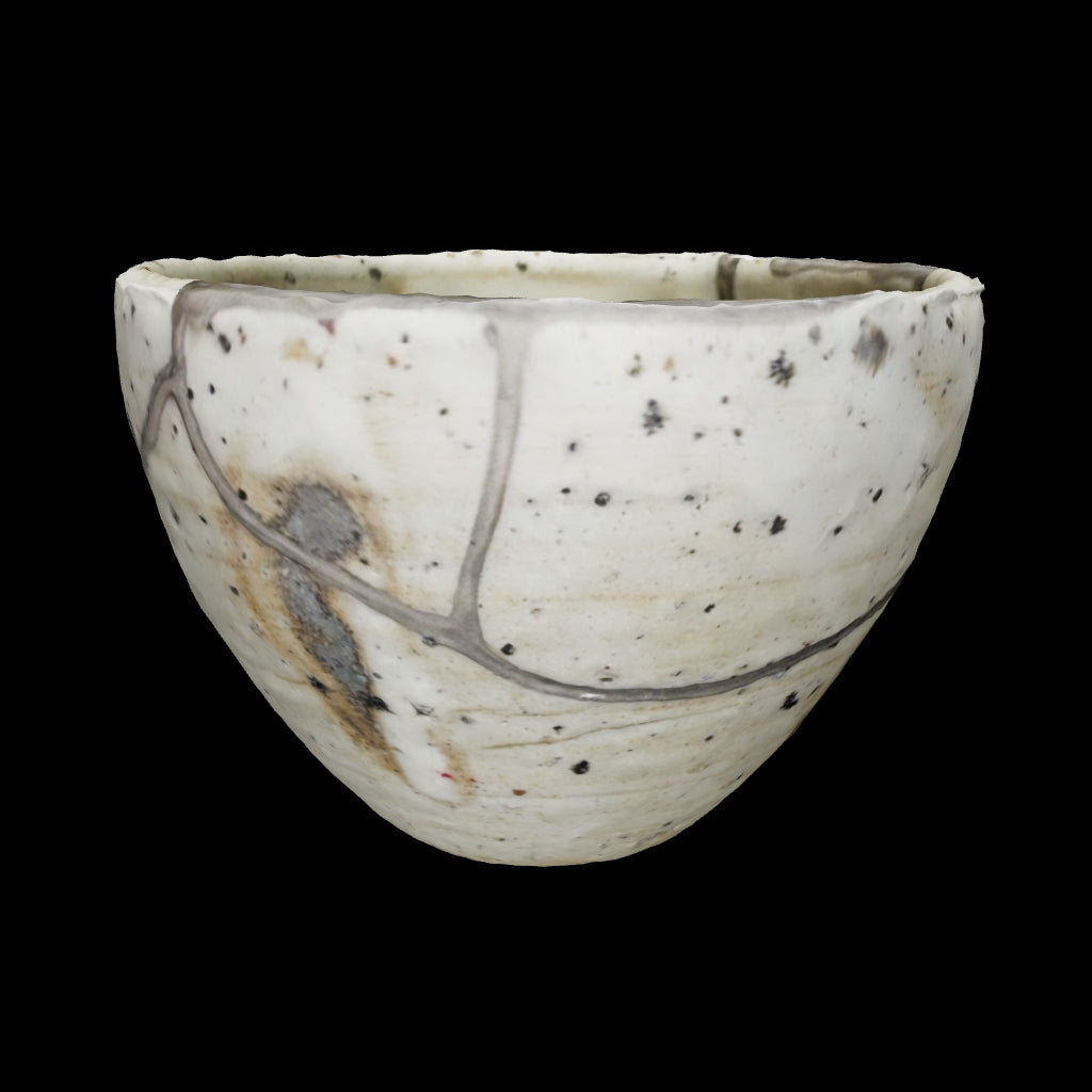 Interactive 3D view of silver kintsugi Shigaraki earthenware cup with ivory glaze and branching seams, slow craft.