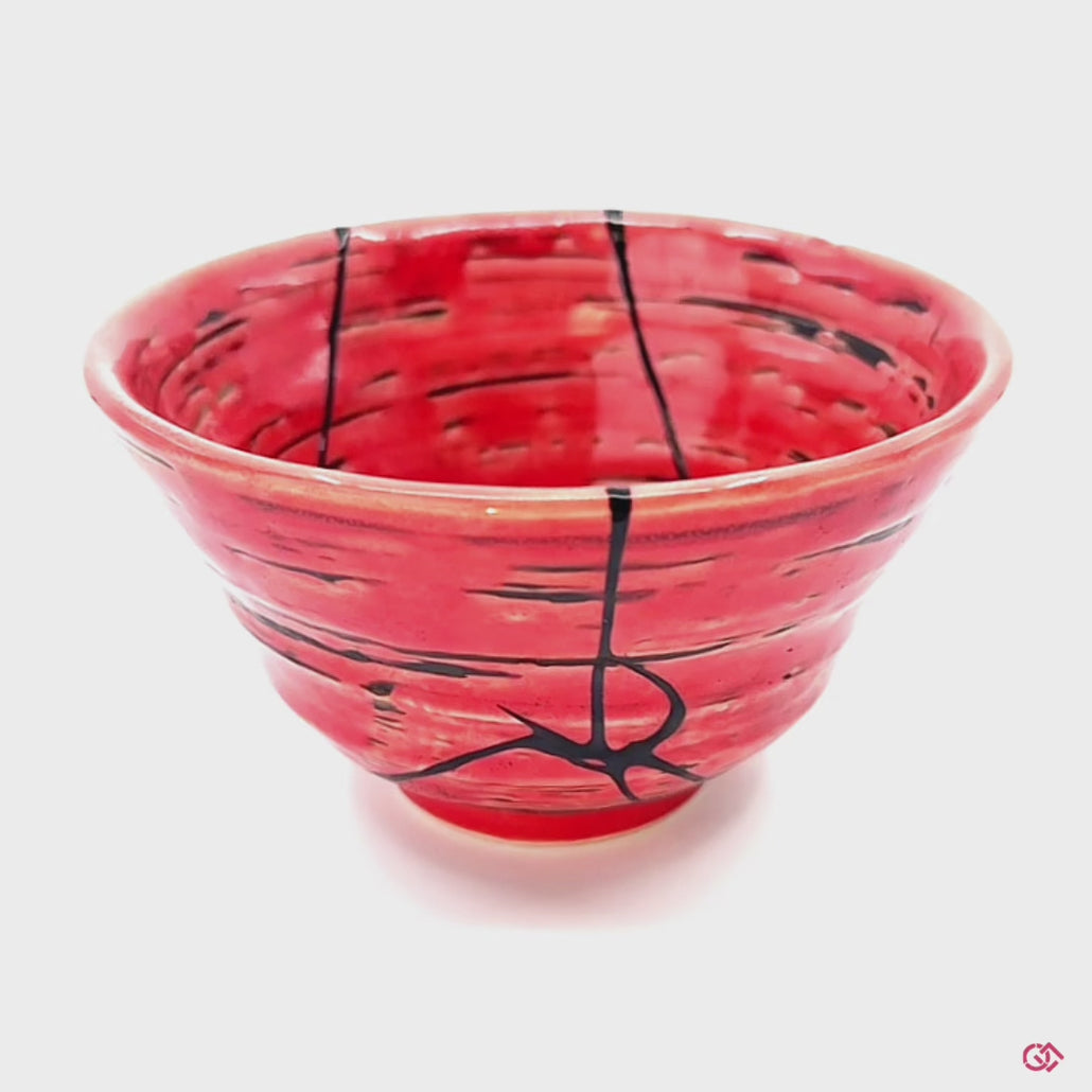 Rotating video of an authentic Kintsugi pottery, allowing viewers to see the piece from all angles.