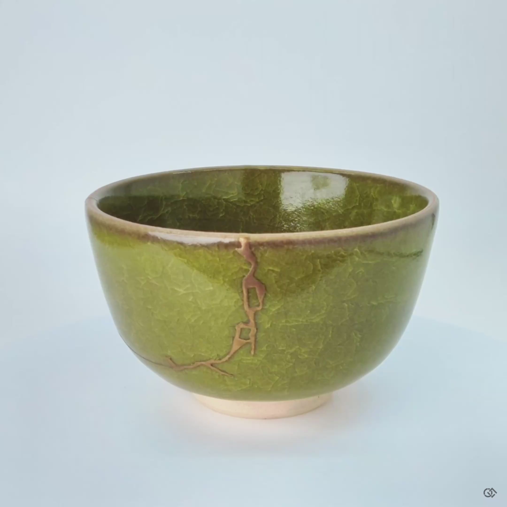 A 360-degree video of the kintsugi matcha bowl, revealing its complete transformation and embodying rebirth and renewal.