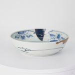 A 360-degree video of the Ko-Imari bowl, revealing the interplay of light between the steady glow of gold and the shifting iridescence of Raden.