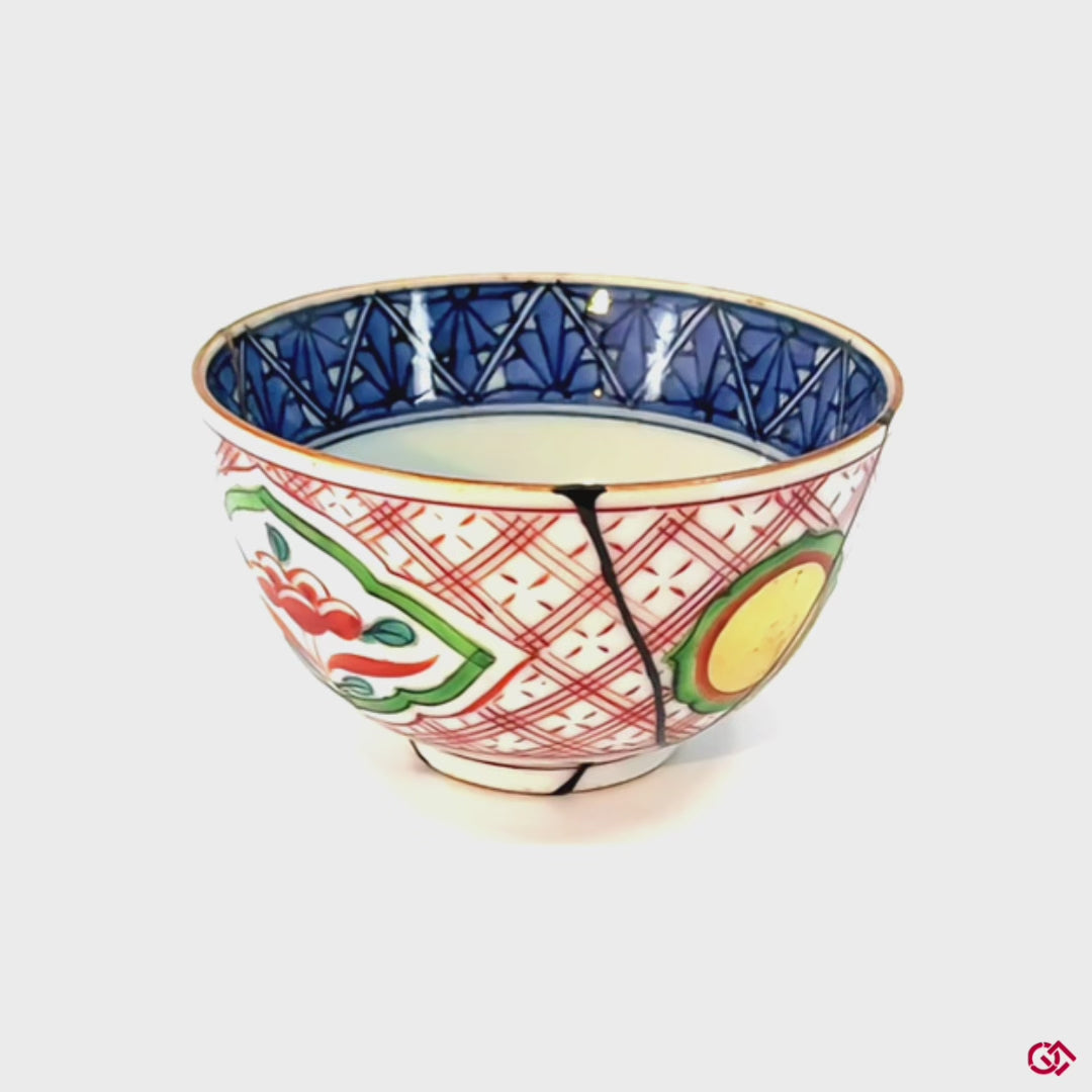 Rotating video of an authentic Kintsugi pottery, allowing viewers to see the piece from all angles