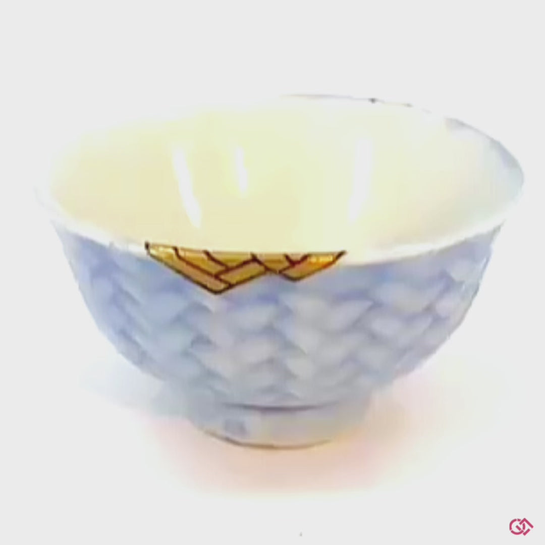 Rotating video of an authentic Kintsugi pottery piece, allowing viewers to see the piece from all angles