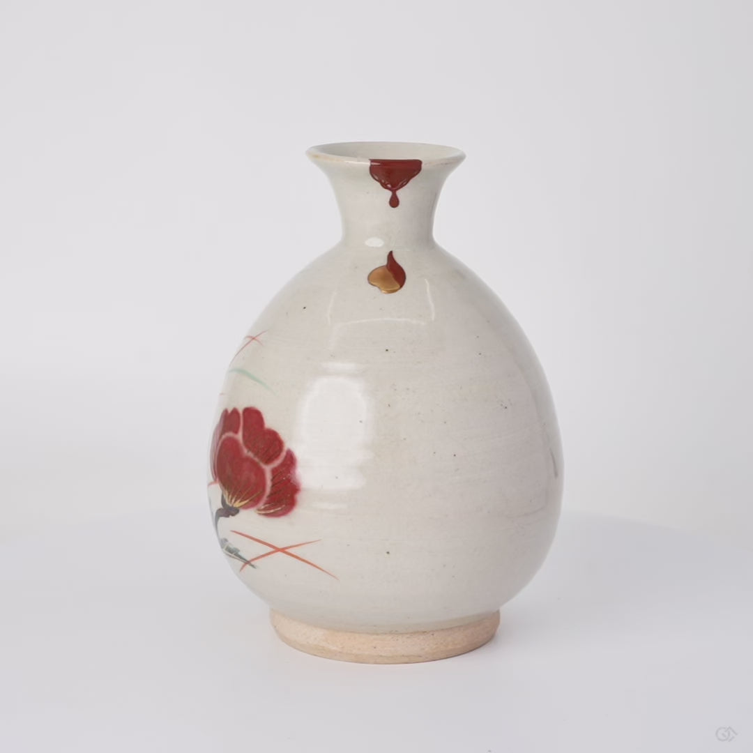 360° view of kintsugi tokkuri with vermilion urushi and gold droplets, revealing beauty in imperfection.