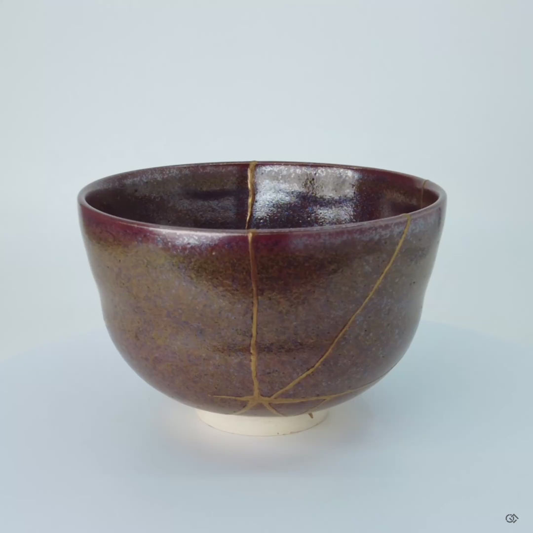 A 360-degree video of the kintsugi matcha bowl, revealing its complete transformation and embodying rebirth and renewal.