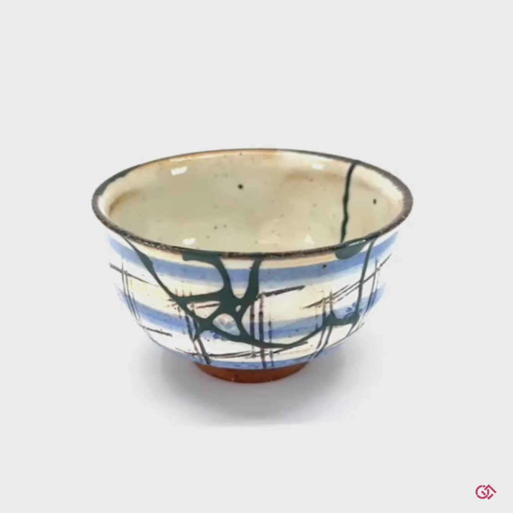 Immerse yourself in the world of Kintsugi: Explore this rotating video of a restored ceramic piece.