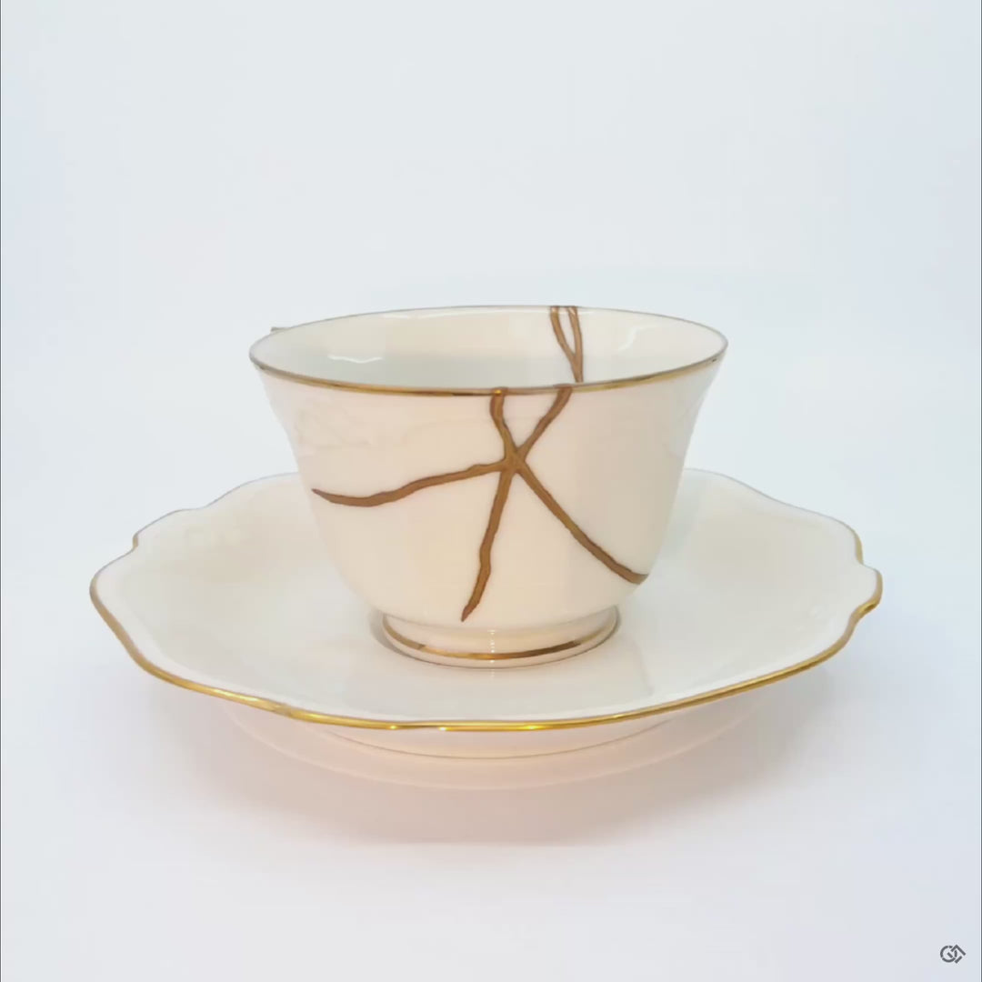 A 360-degree turntable video of the kintsugi cup and saucer, allowing a complete view of the golden seams and its elegant form.