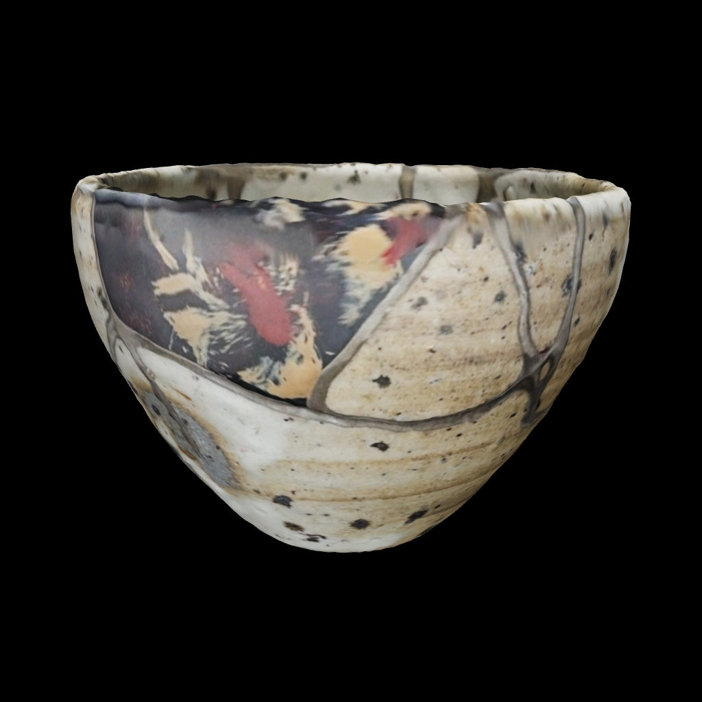 Three-dimensional view of a kintsugi Shigaraki earthenware cup, silver seams and urushi-e brushwork in red and gold visible across the hand-thrown vessel, crafted resilience from every angle.
