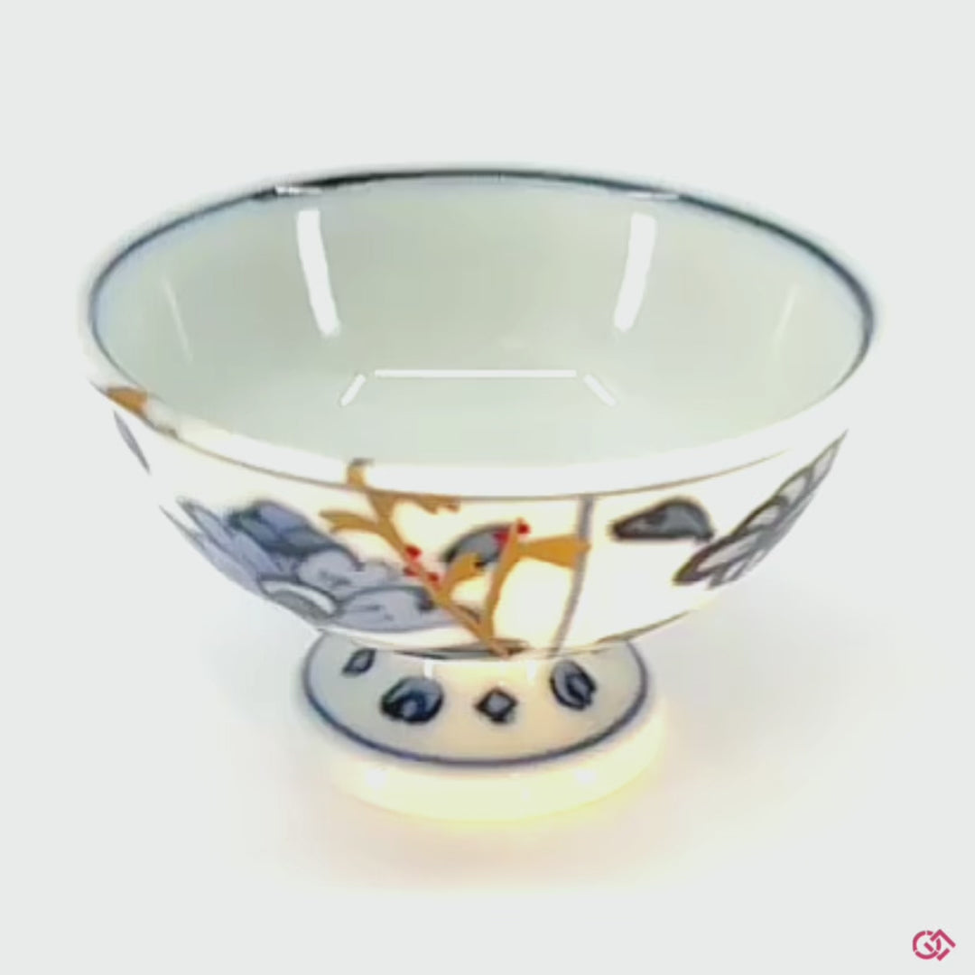 Rotating video of an authentic Kintsugi pottery piece, allowing viewers to see the piece from all angles