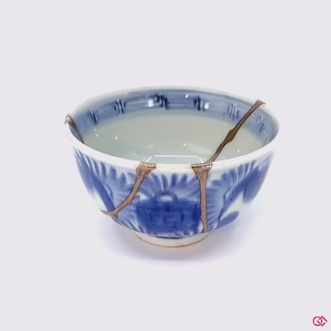 A rotating video of an authentic Kintsugi pottery piece, allowing viewers to see the piece from all angles.