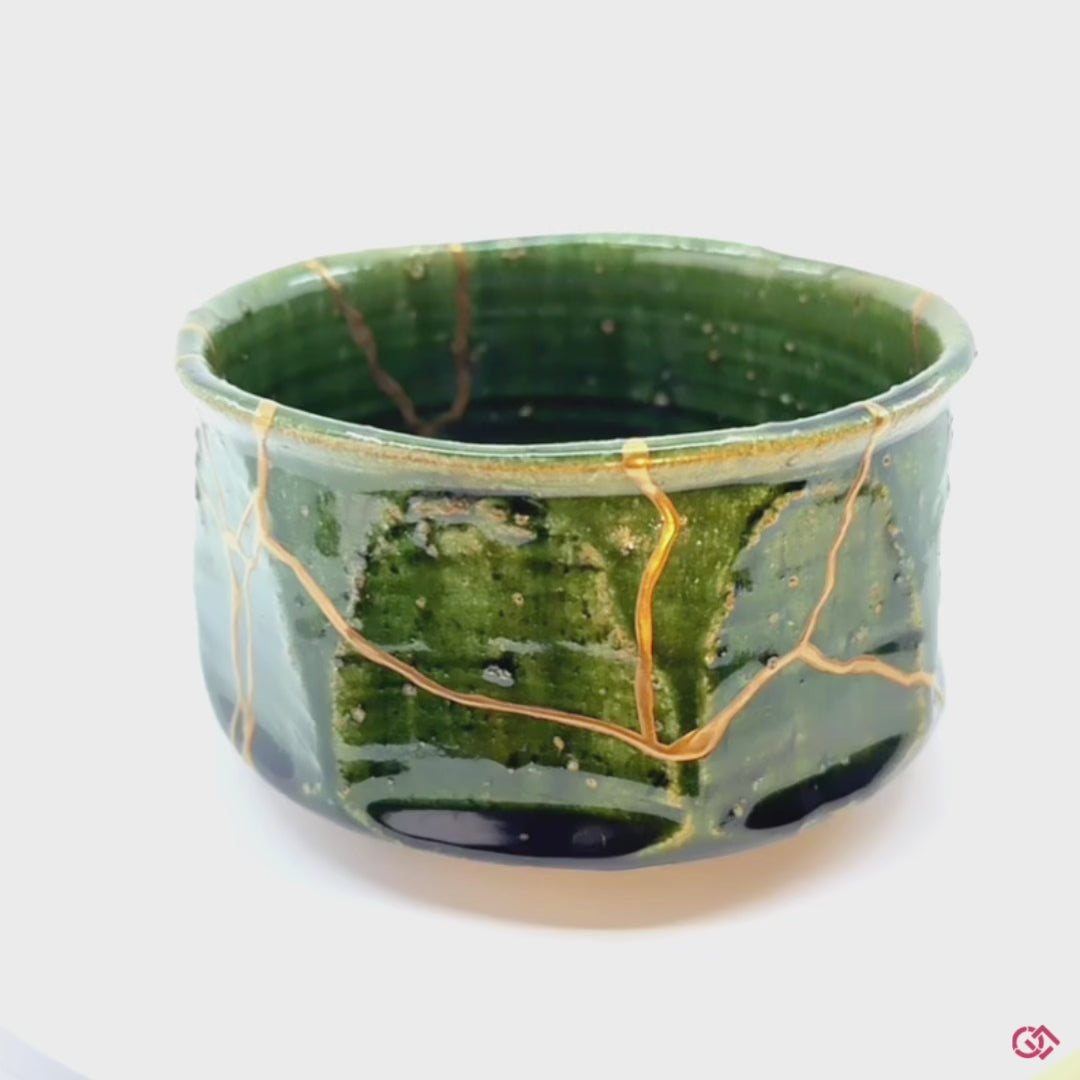 Embrace the beauty of brokenness: This rotating video of a Kintsugi piece invites you to discover the captivating elegance of flaws transformed into art.