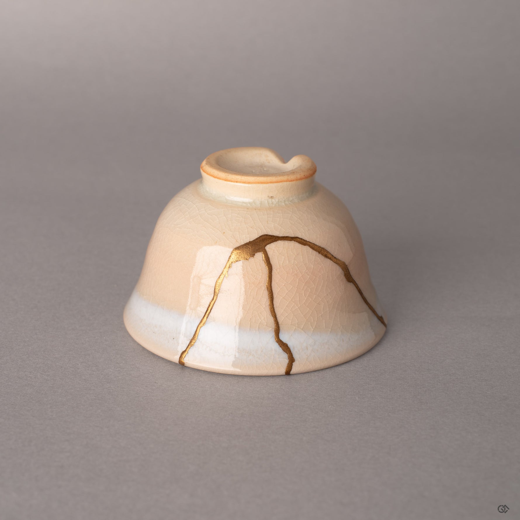 Detail of 24K gold kintsugi against Hagi's iconic crackle glaze, where fractures become philosophy.
