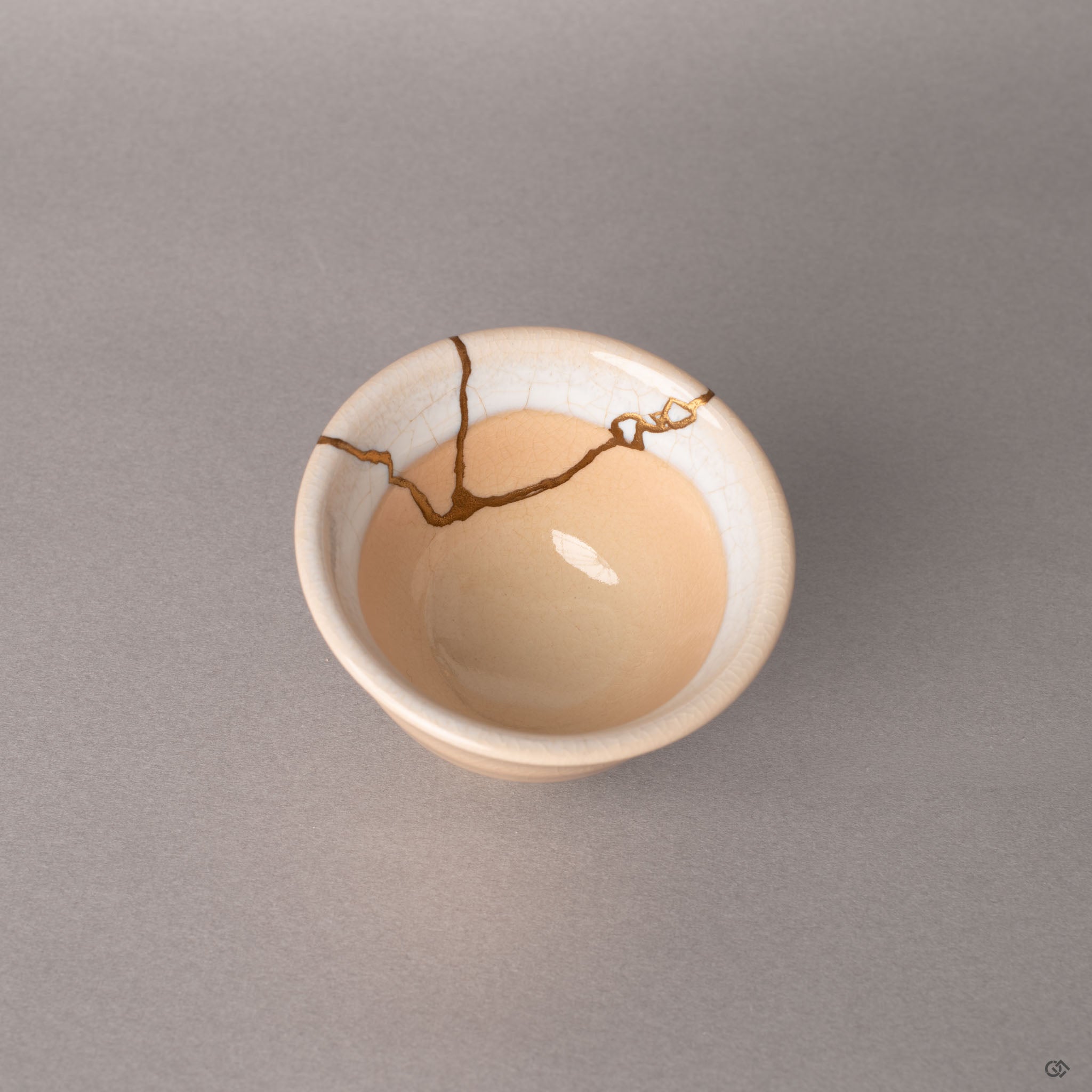 Looking into this Hagi kintsugi cup reveals gold rivers threading across crackled glaze, a map of resilience.