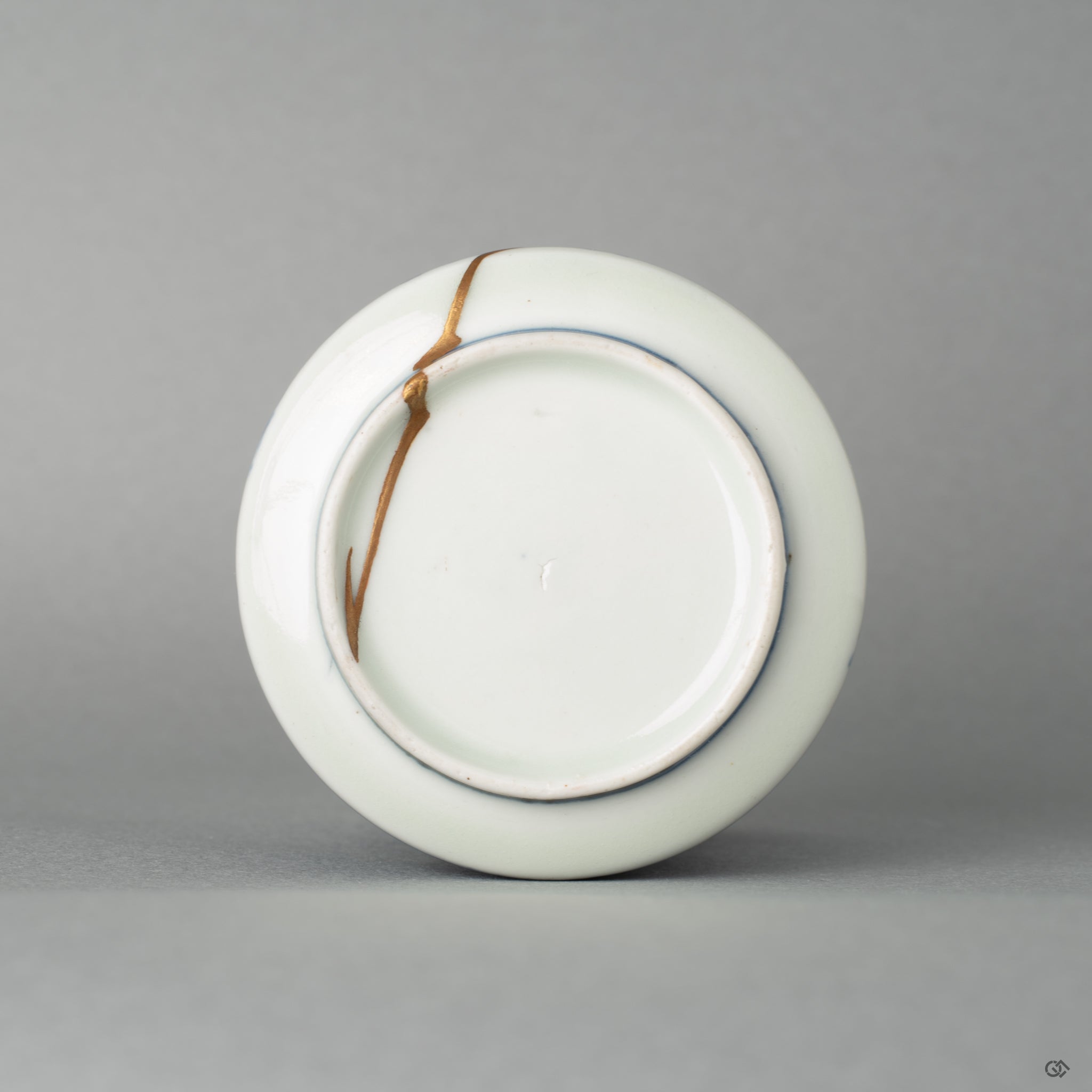 The base of this Ko-Imari piece, where the kintsugi restoration meets the original porcelain, emphasizing its heritage luxury.