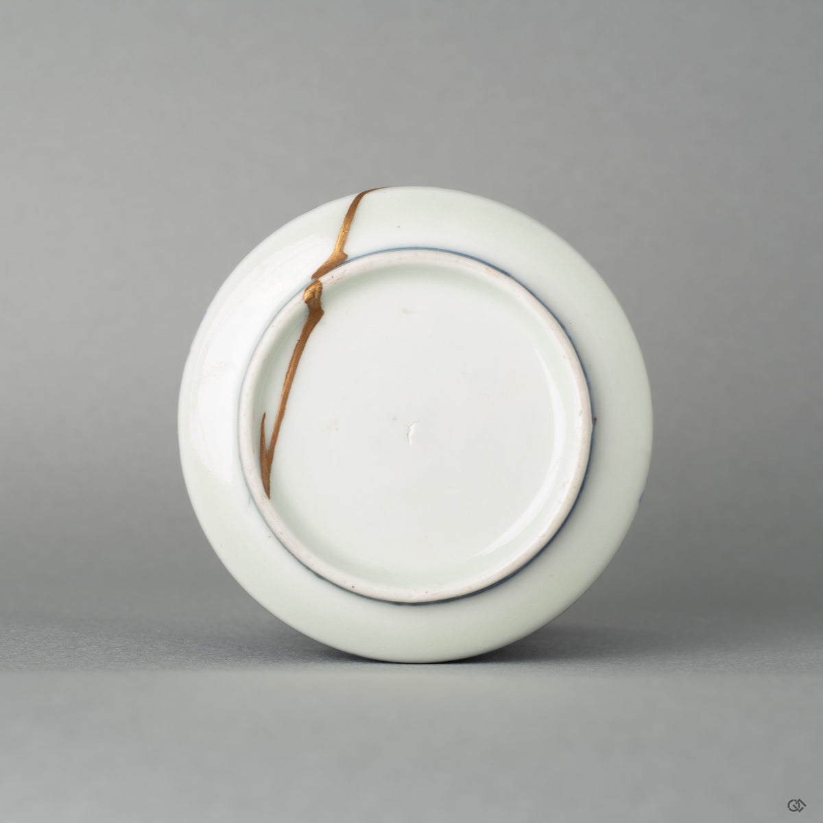 The base of this Ko-Imari piece, where the kintsugi restoration meets the original porcelain, emphasizing its heritage luxury.