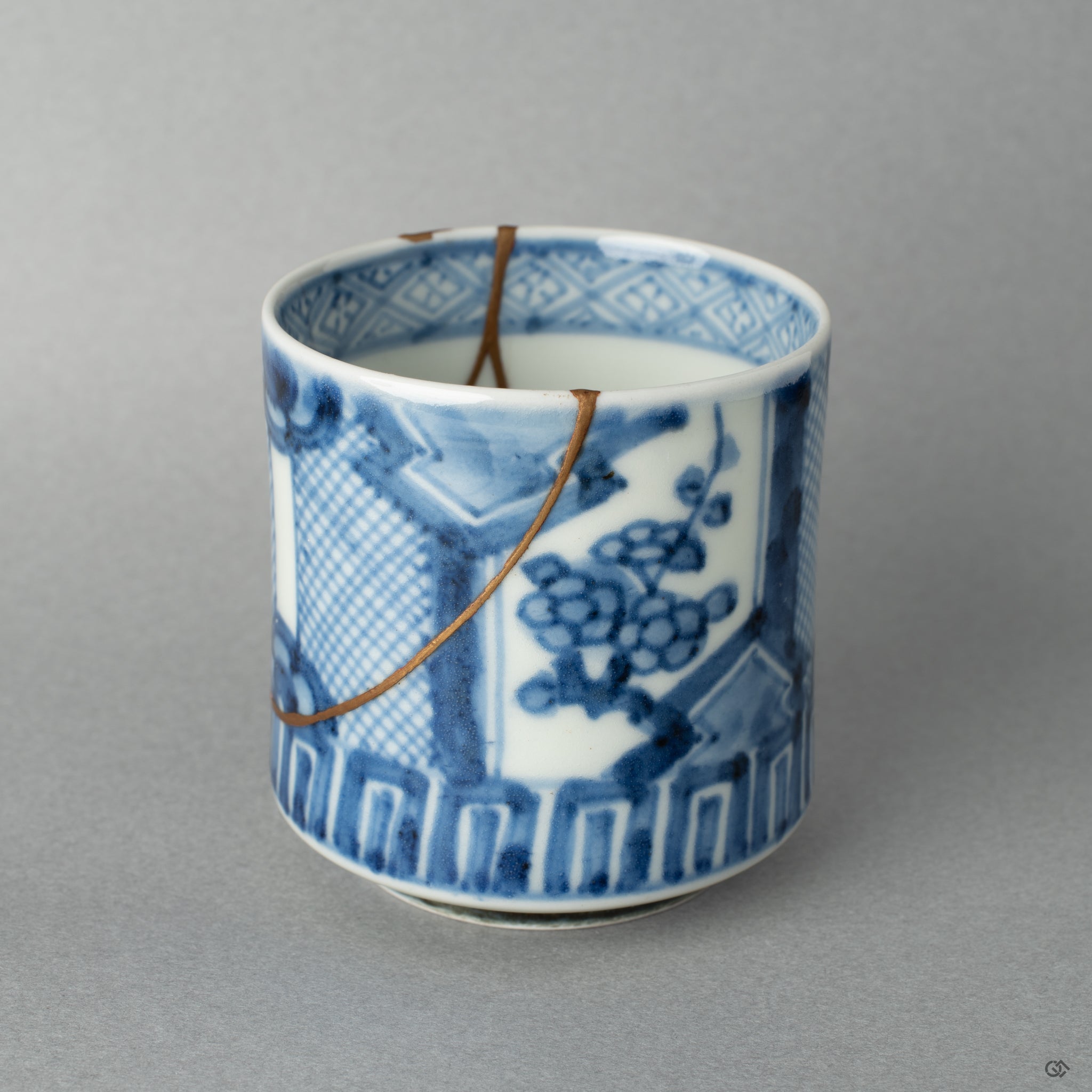 Close-up of the exterior glaze texture, where the fine kintsugi lines run like rivers, honoring history with every seam.