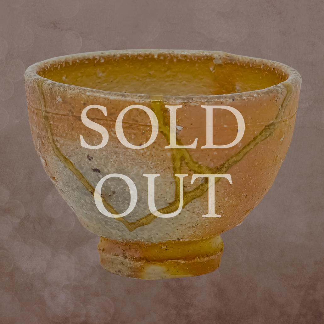 Regrettably sold out: This authentic Kintsugi pottery is no longer available. Explore our other collections.