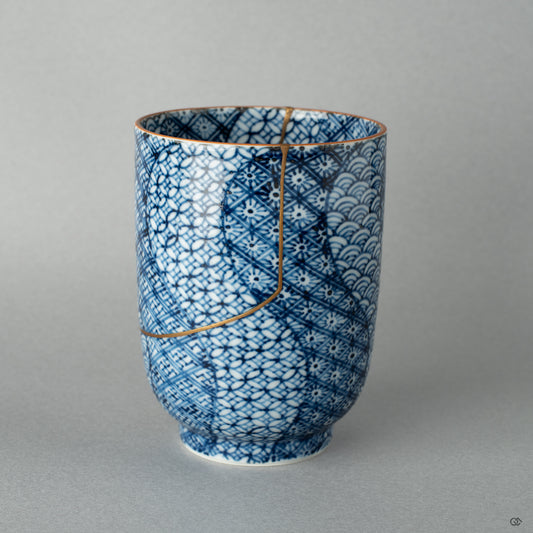Front view of a Kyoto tea cup restored with 24k gold kintsugi, its form holding a quiet beauty shaped by urushi craft.