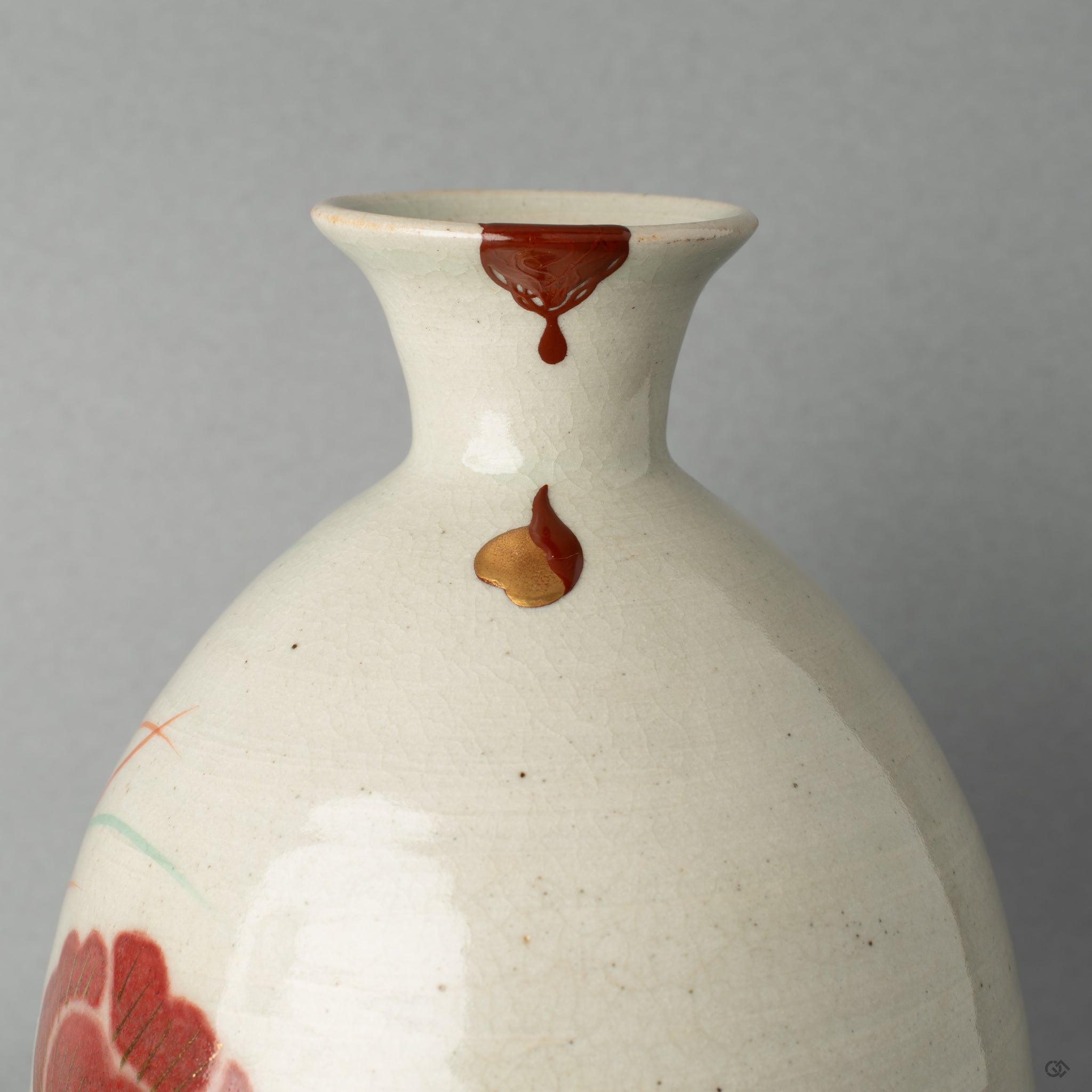 Exterior detail of kintsugi tokkuri showing vermilion urushi and gold maki-e droplets, embodying Japanese craftsmanship