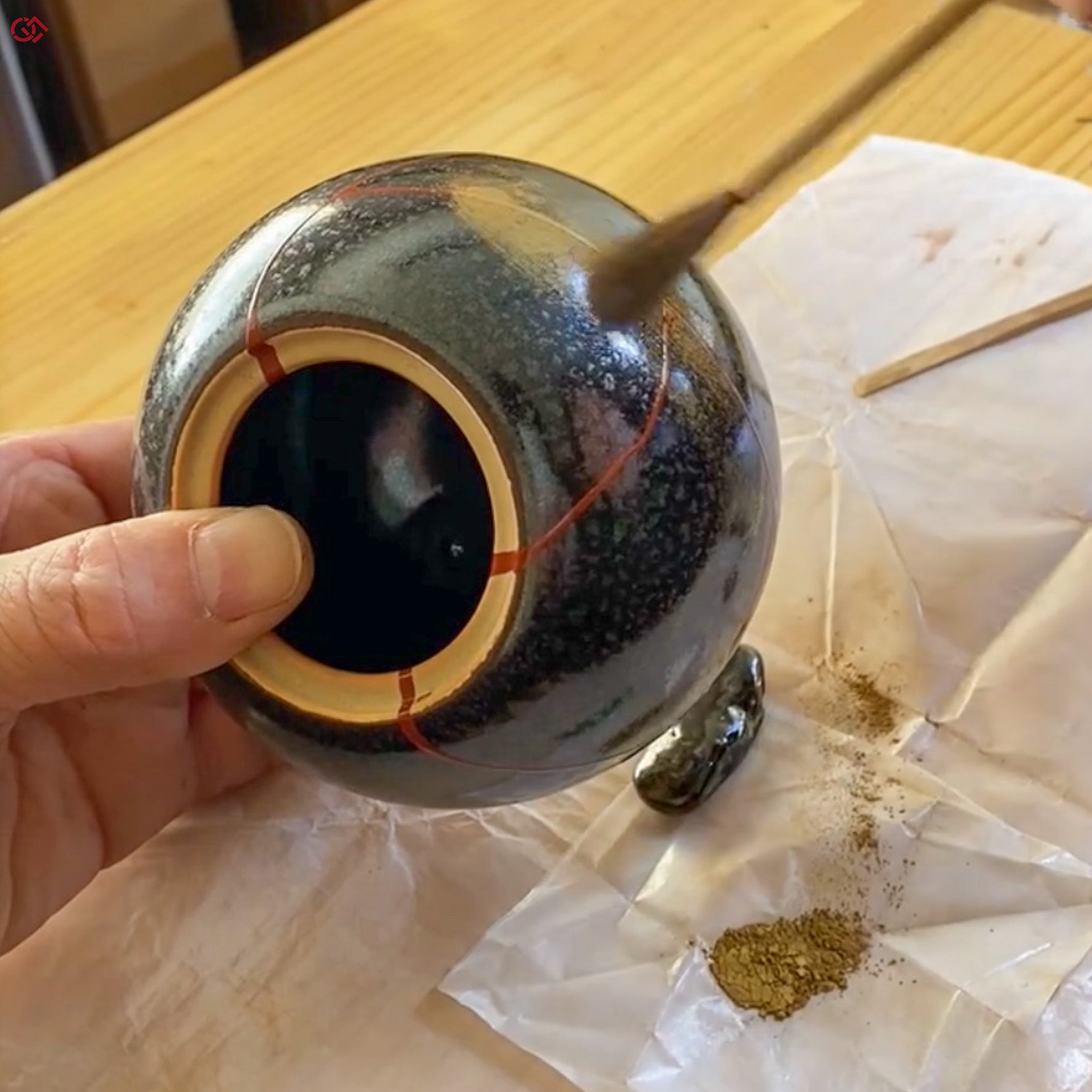 Sprinkling gold powder during traditional Kintsugi