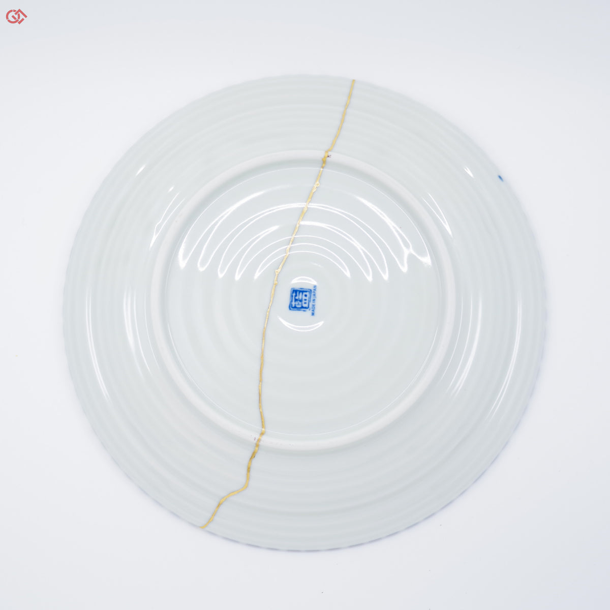 Photo of the bottom of authentic Kintsugi art