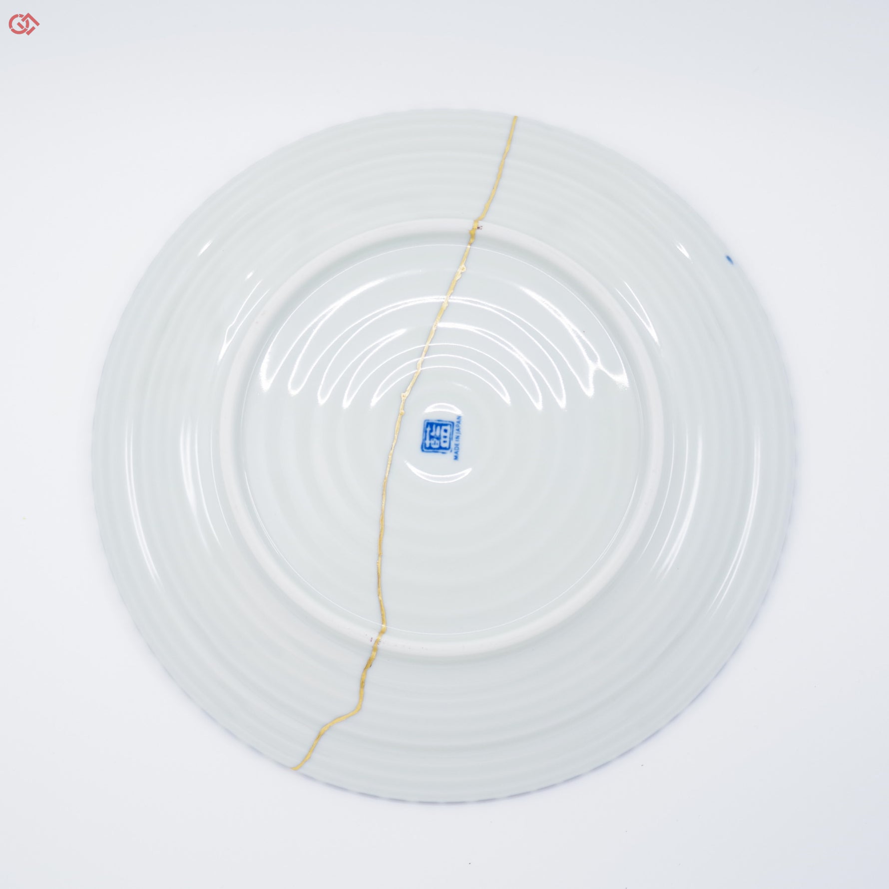 Photo of the bottom of authentic Kintsugi art