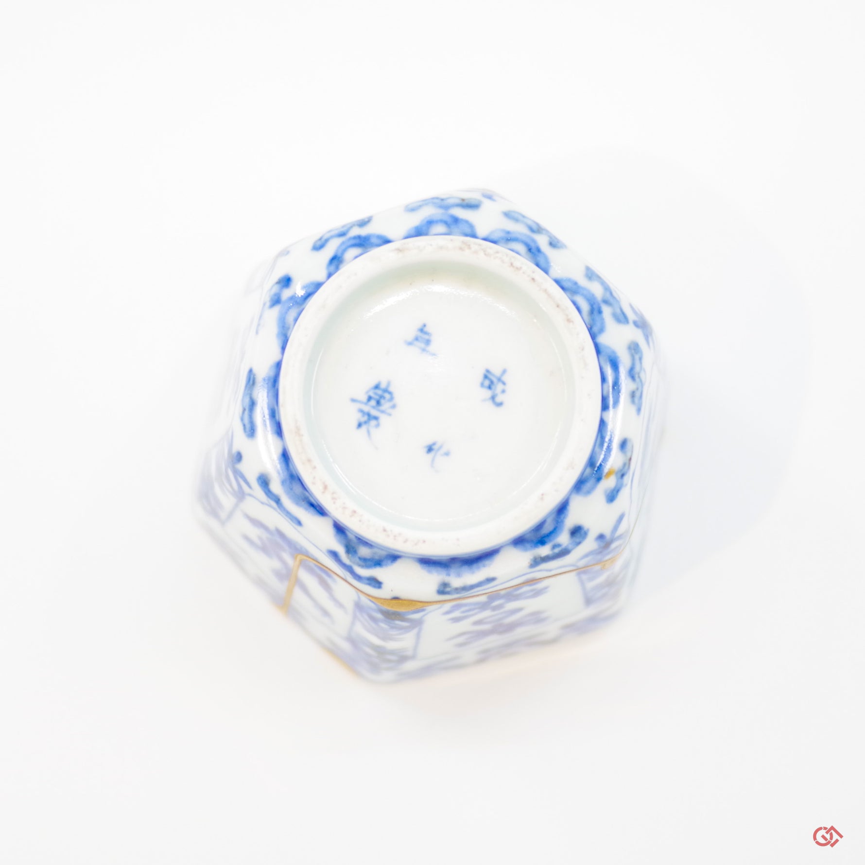 Photo of the bottom of authentic Kintsugi art