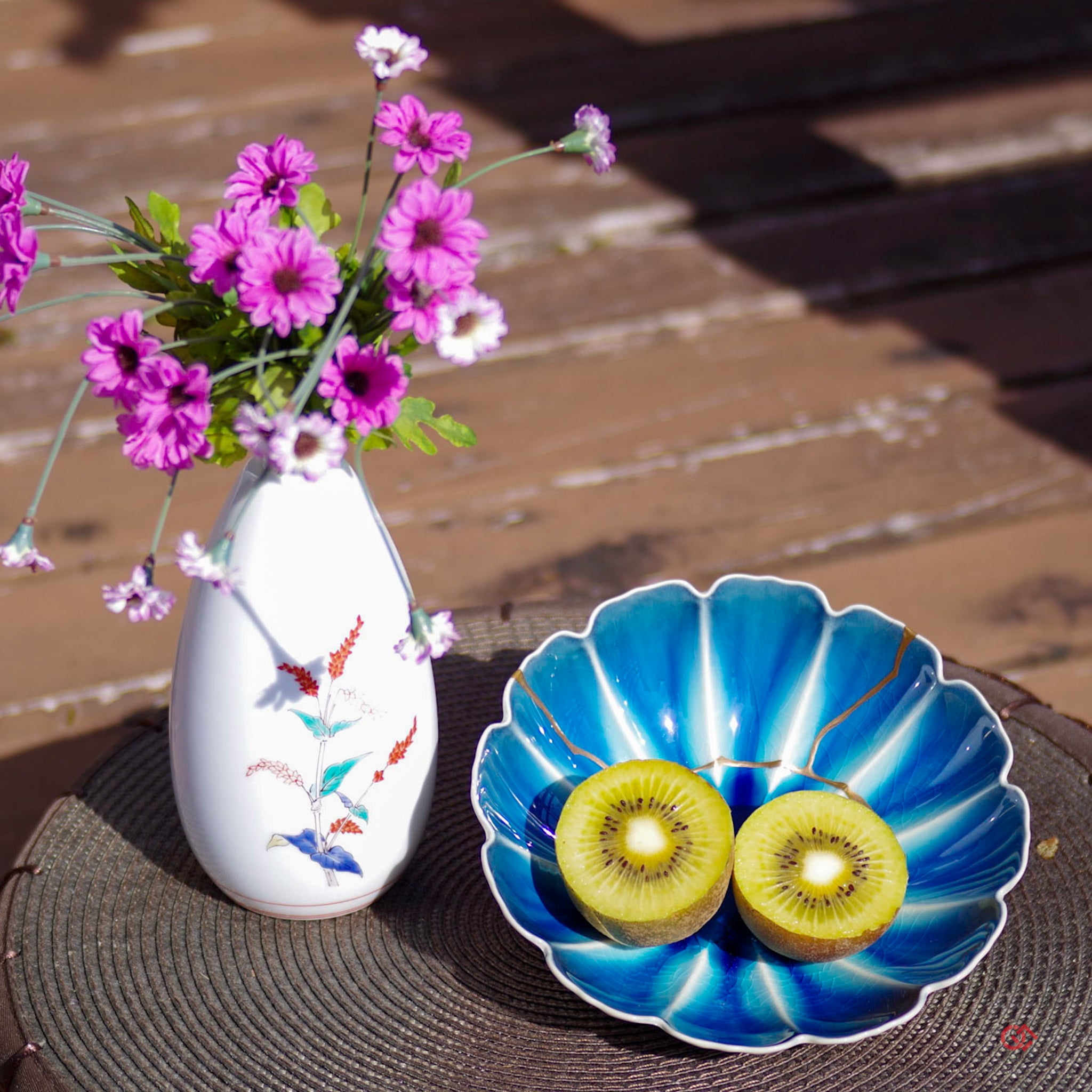 Shiny Black Kintsugi Bowl small black & Gold Kintsugi 