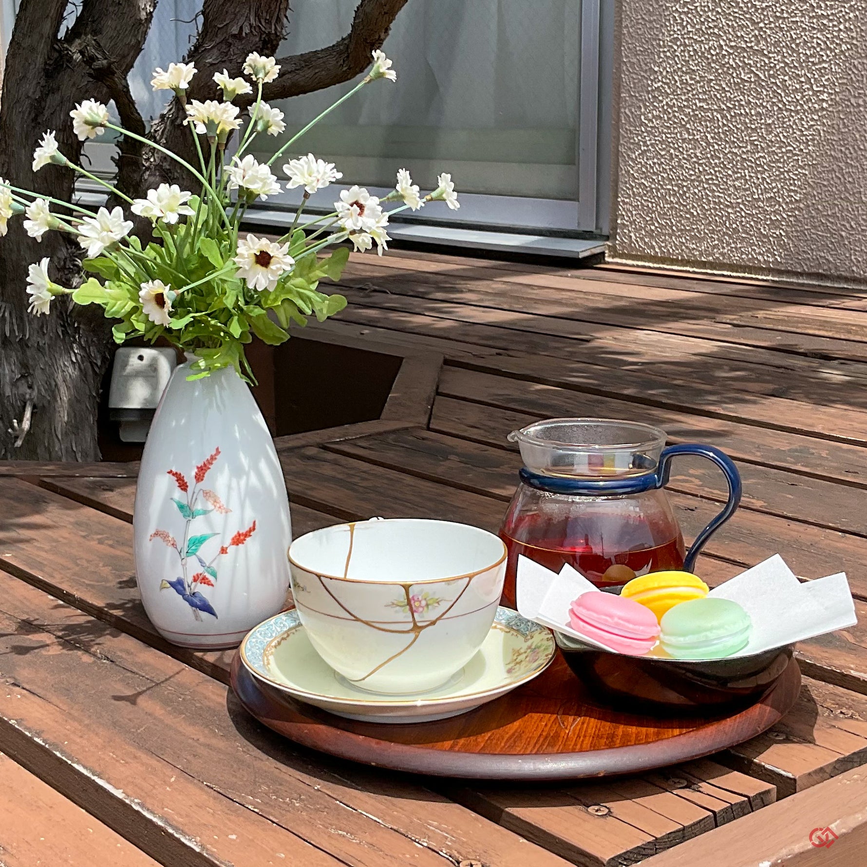 Kintsugi pottery