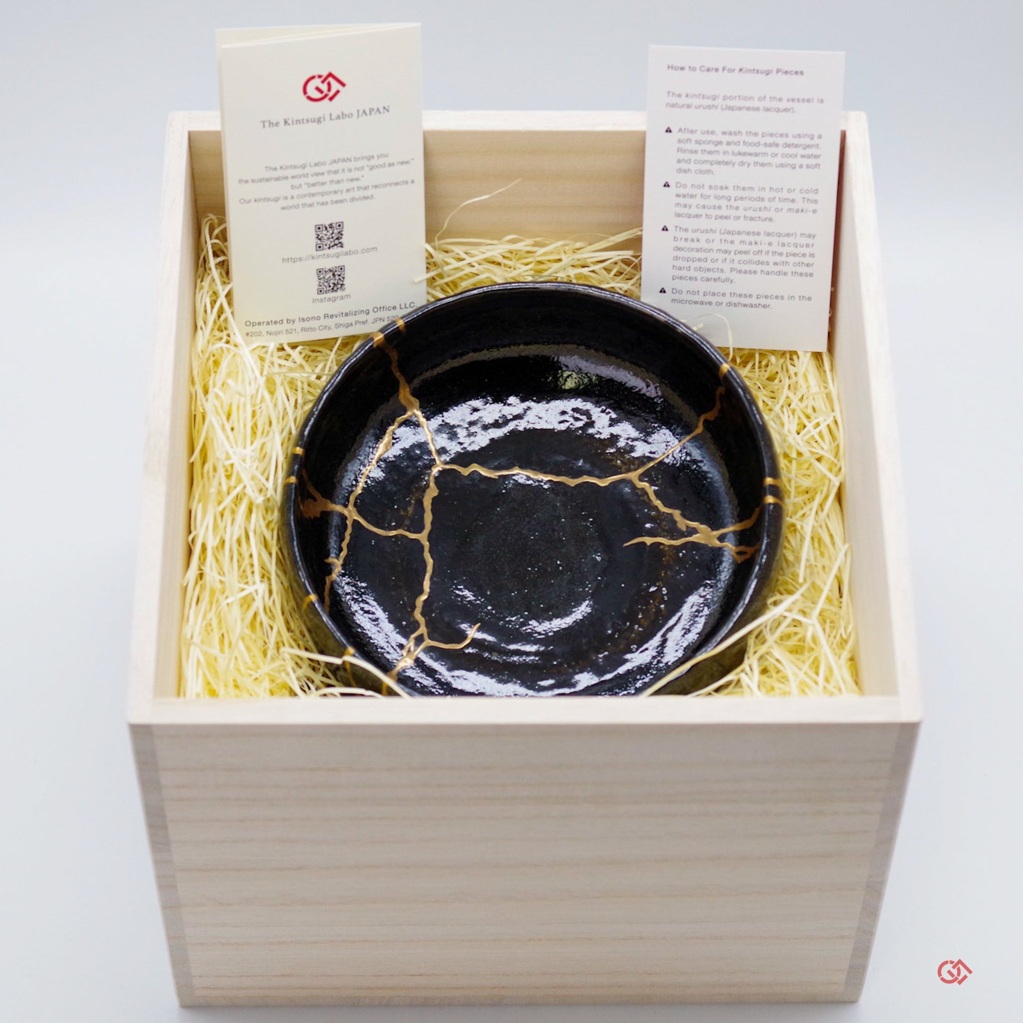 Authentic Kintsugi art in the Paulownia box