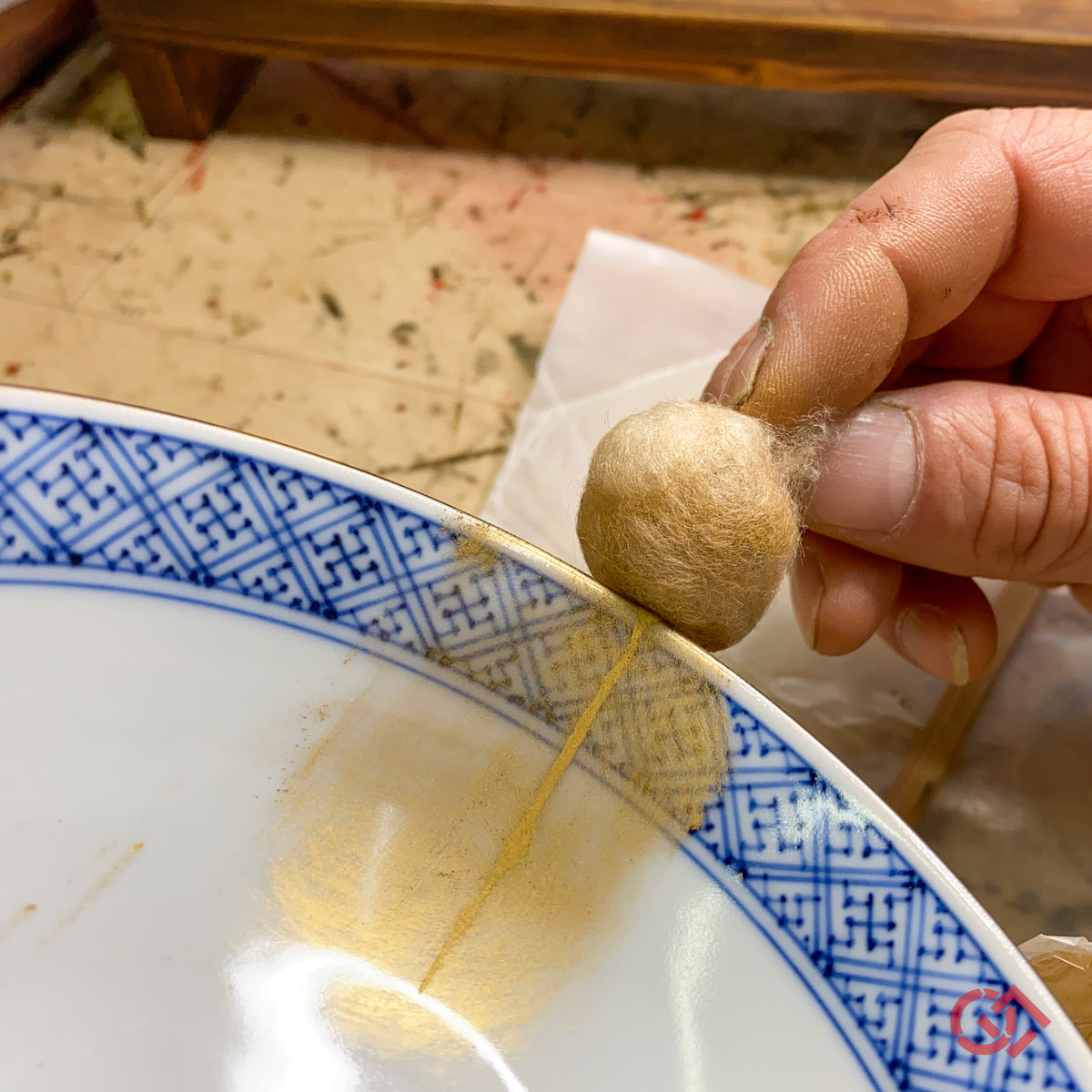 Kintsugi repair with the 24 karat gold