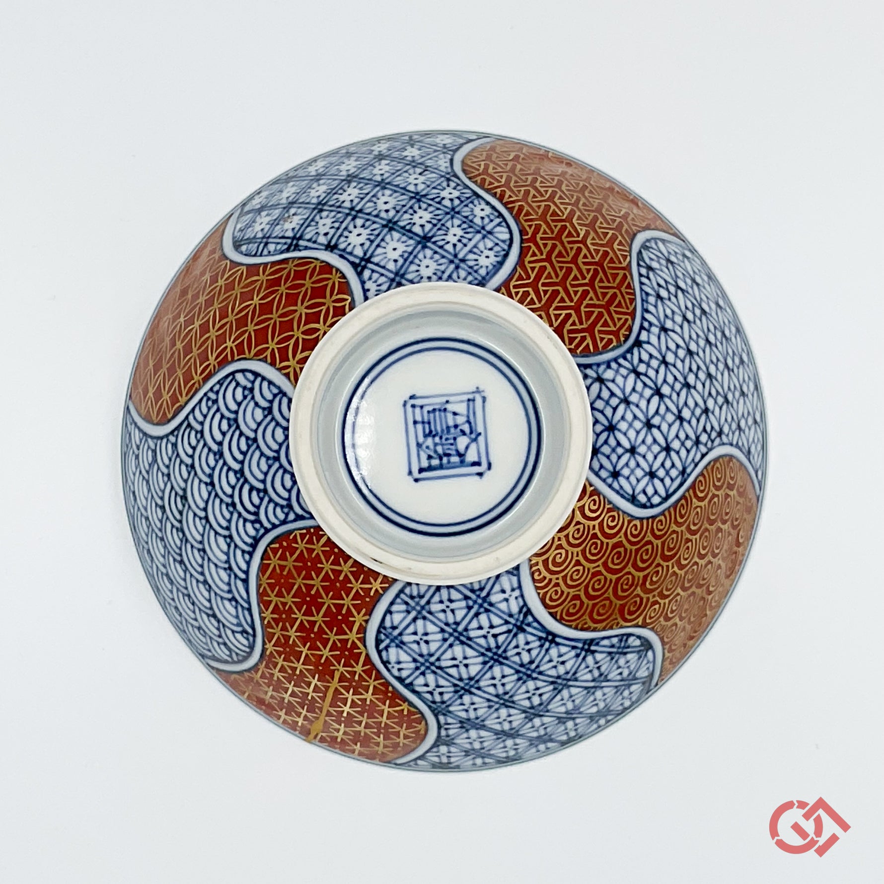 Kintsugi pottery