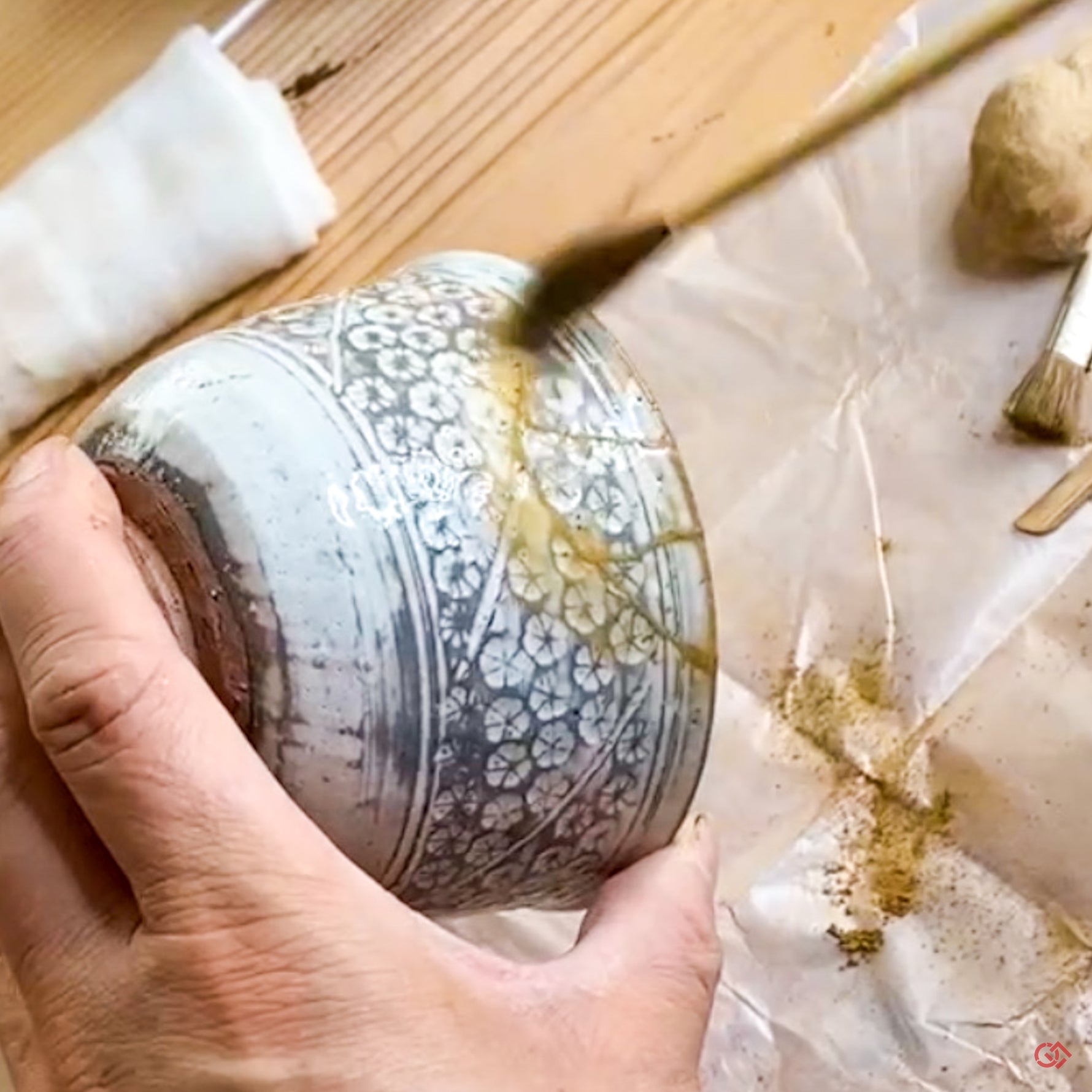 Kintsugi repairing