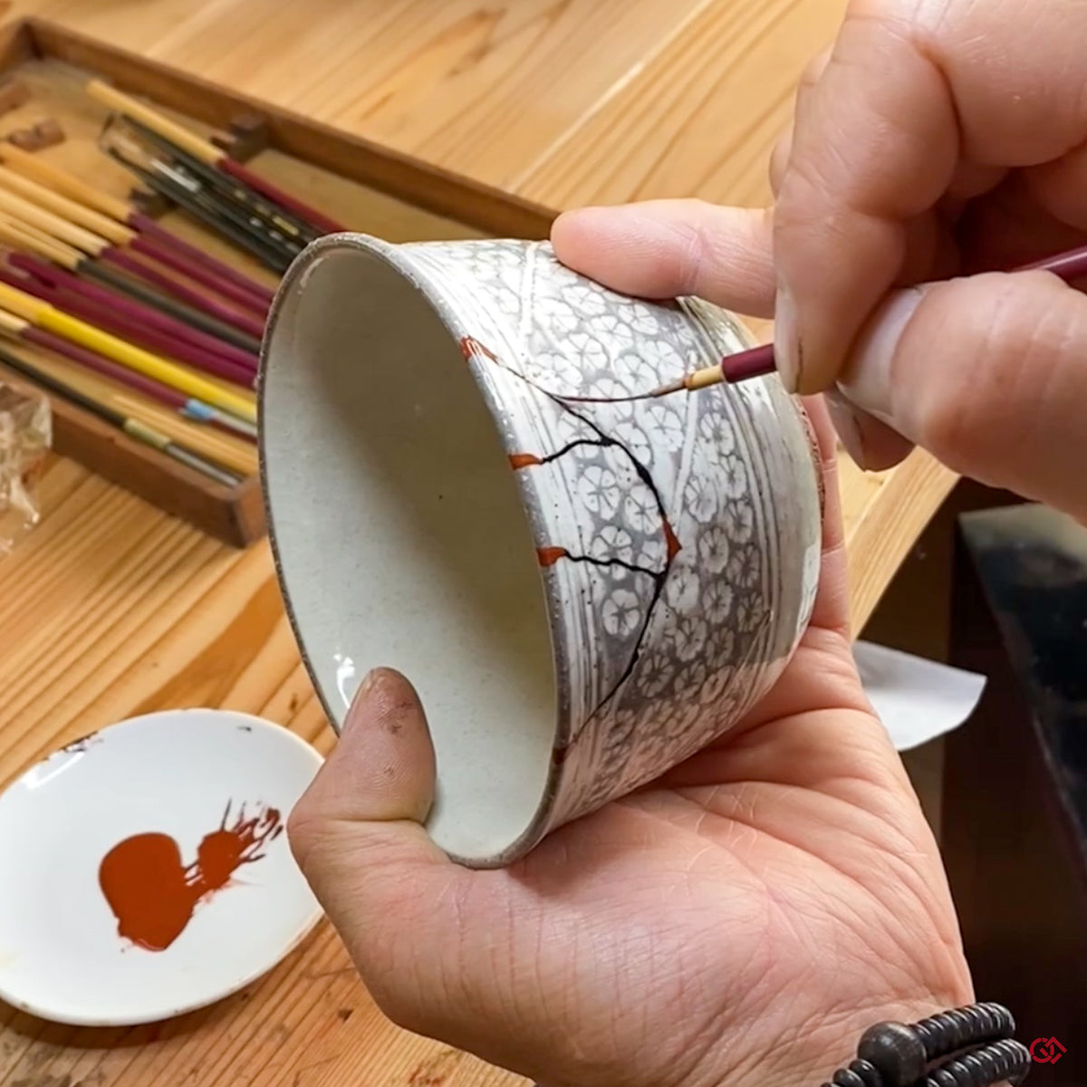 Kintsugi repairing